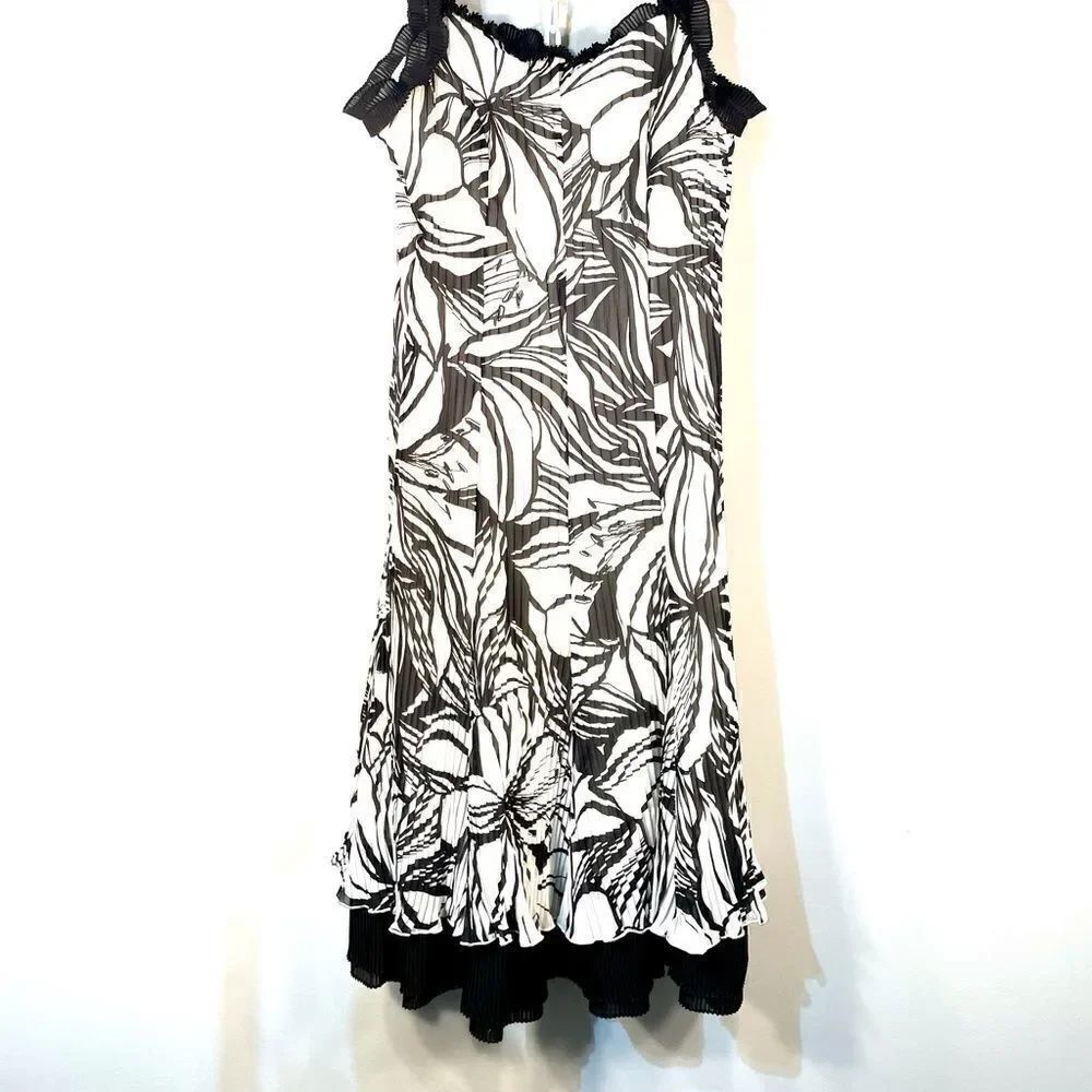 BLACK & WHITE DRESS - Picture 3 of 9